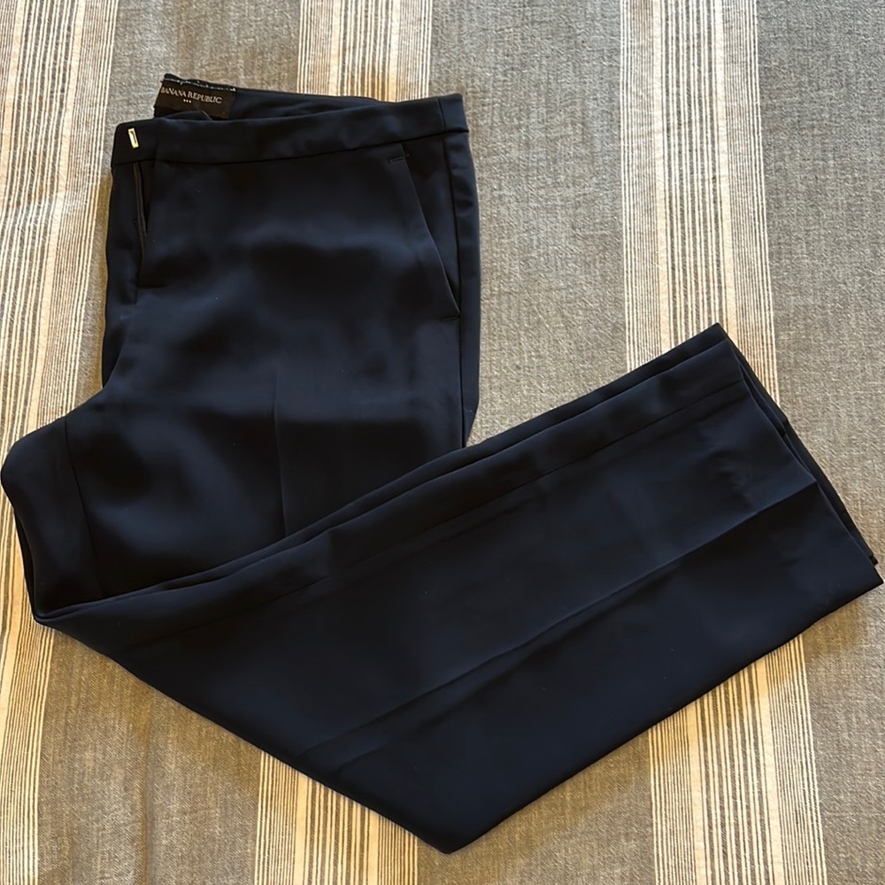 Navy blue cropped trousers